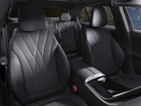 装備を充実させた最上級の「メルセデス・ベンツCクラス セダン」　200台限定で発売の画像