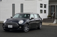 「MINIクラブマン」は観音開きのテールゲートを持つMINIのワゴンモデル。現在のモデルは2代目にあたる。