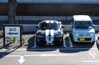 2階のテラス席からバイパーを撮影。うーん。やっぱり真っすぐ駐車できてない。精進が足りませんな。