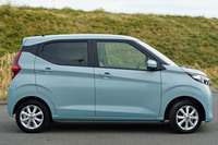 エンジンルームを縮小したことで、先代モデルよりも65mm長い2495mmのホイールベースを確保している。