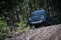 こちらの写真をクリックすると、記事内では紹介しきれなかった写真をたくさんご覧いただけます。向後一宏カメラマンの力作をぜひ。