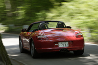 テスト車のオプション
	レザーシート＝49万3500円／アダプティブスポーツシート＝39万9000円／ウインドディフレクター＝5万7750円／スポーツステアリング＝4万2000円／PASM（ポルシェ・アクティブ・サスペンション・マネージメント）＝27万3000円／スポーツクロノパッケージ＝13万6500円／バイキセノンヘッドライト＝14万7000円／シートヒーター＝6万8250円／ウインドシールド＝1万5750円／19インチアルミホイール＝33万6000円／CDオートチェンジャー＝9万4500円
	 