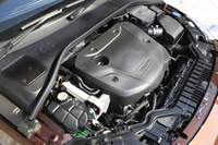 2リッター直4ディーゼルターボ「D4」エンジン。1750rpmの低回転域から、40.8kgmの最大トルクを発生する。