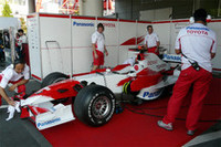 F1マシンが爆走！ トヨタ、日本GPプレイベント開催【F1 08 】の画像