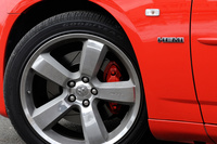 ダッジ・チャージャー SRT8（FR/5AT）【ブリーフテスト】の画像