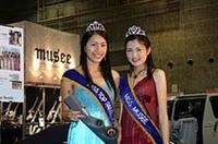 ビートソニック・ブースのミス・ミュゼとミス・トップパネル。エキゾチックな雰囲気は他のブースとひと味違う。