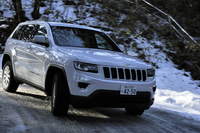 走行モードは基本の「AUTO」に加え、各種の悪路に合わせた「SAND」「SNOW」「MUD」「ROCK」が用意される。
    