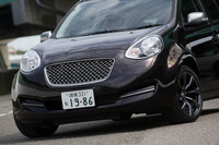 特徴的な網目状のグリルや専用形状のバンパーなど、フロントまわりには「マーチ ボレロ」の意匠がそのまま取り入れられている。