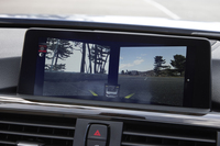 側方の死角を映し出す、サイドビューカメラ。こちらも「パーキング・アシスト・パッケージ」に含まれる機能である。