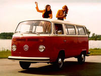 「フォルクスワーゲン・タイプ2」「フォルックスワーゲン・タイプ1」（ビートル）をベースに開発されたキャブオーバーワンボックスの「タイプ2」のこと。汎用性が高く丈夫なことから、アメリカで大人気となった。
