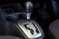 トランスミッションは「日産マーチ」などと同じジヤトコ製の副変速機付きCVTとなる。小型かつ軽量で、7を超える変速比幅を持つのが特徴。