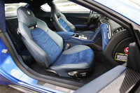 ロボタイズドMT搭載モデルにはアルカンターラシートが装着される。