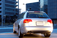 
	ワゴンボディの「アバント」も同時に発表。A4／S4両方に設定される。
	 