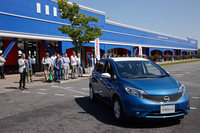 まずはガソリン車の「ノート」でコースを試走する。