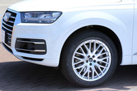 ホイールのサイズは、標準で18インチ。テスト車は、オプションの20インチホイール（写真）を装着していた。