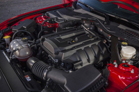 2.3リッター直4“エコブースト”ユニットは、3.7リッターV6（304ps）より強力な314psを発生する。