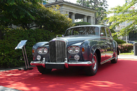 会場となった英国大使館には、コーンズによるベントレー国内販売開始50周年を記念し、「S3サルーン」も展示されていた。