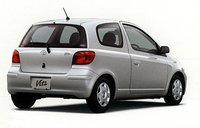 【スペック】トヨタ・ヴィッツ1.0F 5ドア：全長×全幅×全高＝3640×1660×1500mm/ホイールベース＝2370mm/車重＝890kg/駆動方式＝FF/1リッター直4 DOHC16バルブ（70ps/6000rpm、9.5kgm/4100rpm）/価格＝107万1000円