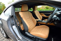 「RC350h“バージョンL”」の室内。