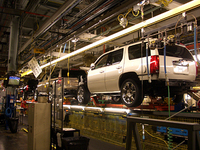 「エスカレード」「タホ」「ユーコン」、それぞれ1台あたりのライン上組みつけ時間は同じだ。