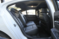 試乗車のシートカラーはブラックで、素材は「ダコタレザー」。「エクスクルーシブナッパレザー」と呼ばれる上級素材をオプション選択することも可能。