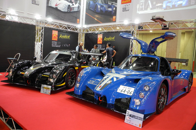 第44回東京モーターショーにおけるラディカルのブースの様子。