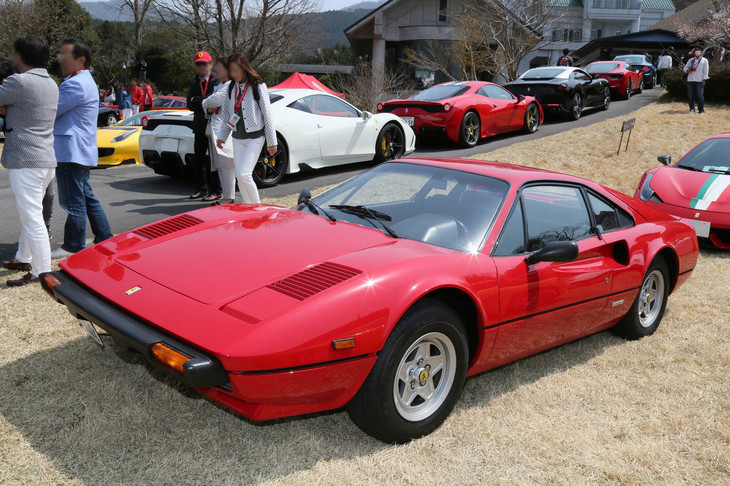 8気筒ミドシップベルリネッタの始祖となる「308GTB」は1台のみの参加。この個体はコーンズが輸入した貴重な日本仕様で、当時の姿をそのまま保つ。