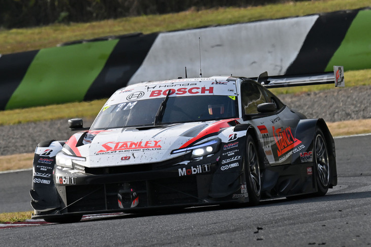 オートポリスでの戦いに勝利したNo.100 STANLEY HRC PRELUDE-GT（山本尚貴／牧野任祐）。王座をかけて最終戦もてぎに臨む。（写真提供 GTA）