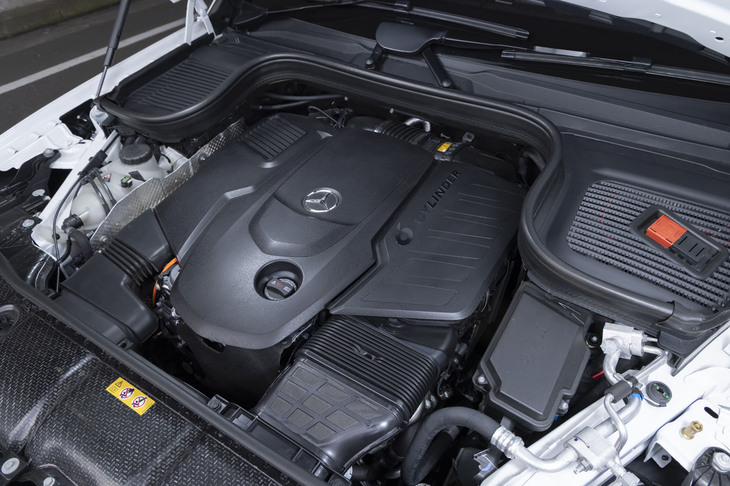 パワーユニットは3リッター直6ディーゼルターボエンジンと48Vマイルドハイブリッドシステム、9段ATの組み合わせ。燃費はWLTCモードで12.4km/リッターとされている。