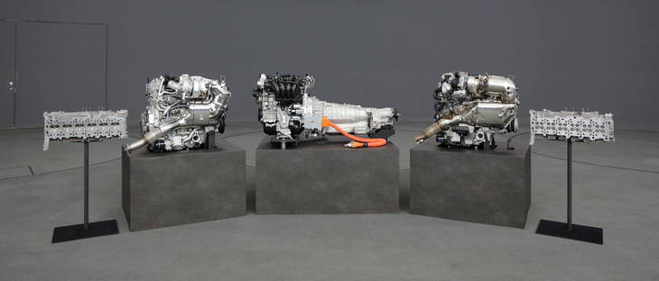 2020年11月に発表された、エンジン縦置きプラットフォーム用のパワートレイン。直列6気筒のエンジンについては、ディーゼルはもちろんガソリンエンジンにもターボが備えられている。