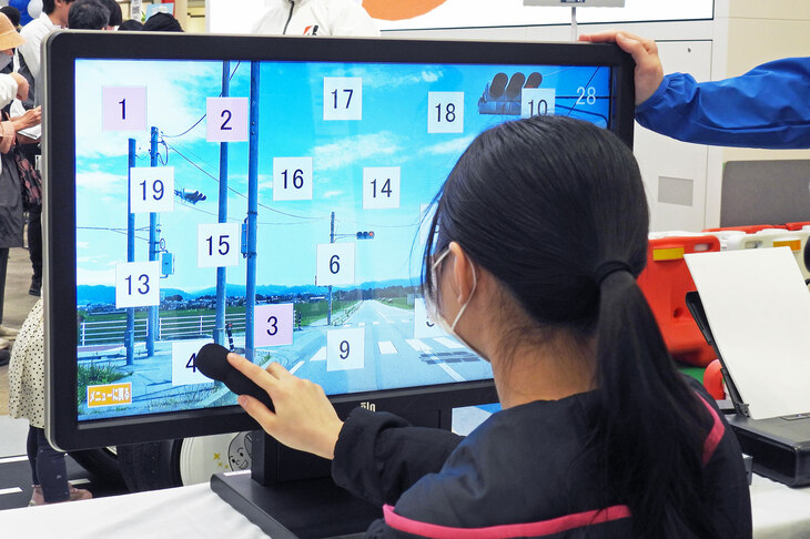 「運転能力診断テストコーナー」では、運転時に重要となる認知力、判断力をタッチ式のテストで測定する。