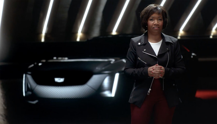 キャデラックのウルトララグジュアリーEV「セレスティック」は、写真のようなティーザーの形で紹介された。