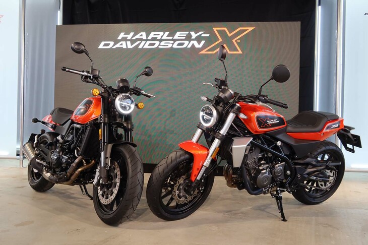 ハーレーダビッドソンの新型車「X500」（写真左）と「X350」（同右）。