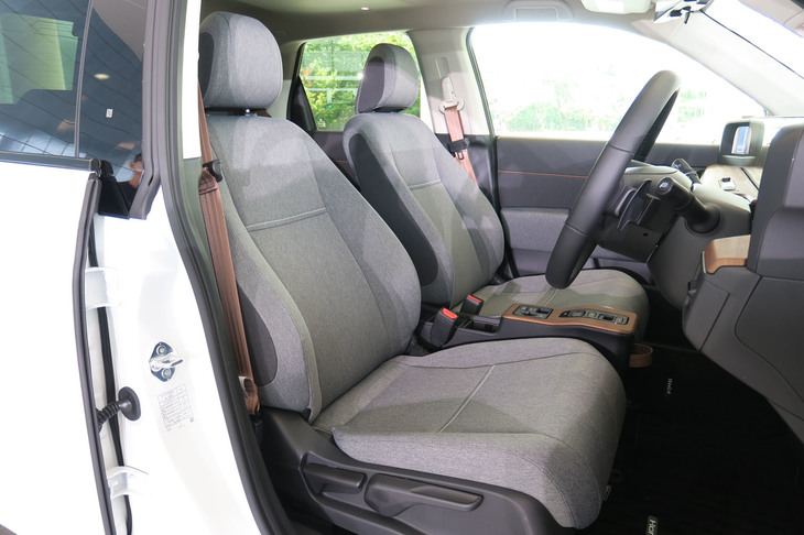 ホンダeアドバンス（フロントシート）