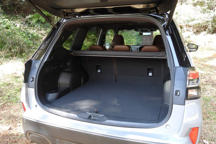 スバル・フォレスター プレミアムS：HEV EX（ラゲッジスペース）