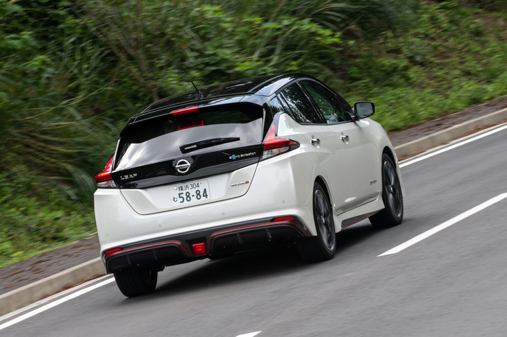 足まわりの変更は限界性能の向上を狙ったものではなく、パワートレインの変更やハイグリップタイヤの採用に合わせ、チューニングを最適化したものという印象が強い。