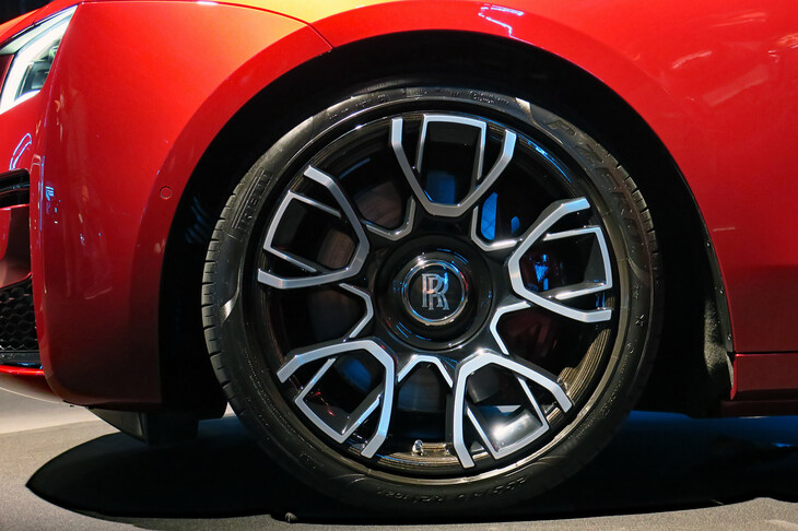 ロールス・ロイス・ブラックバッジ・ゴースト（タイヤ＆ホイール）