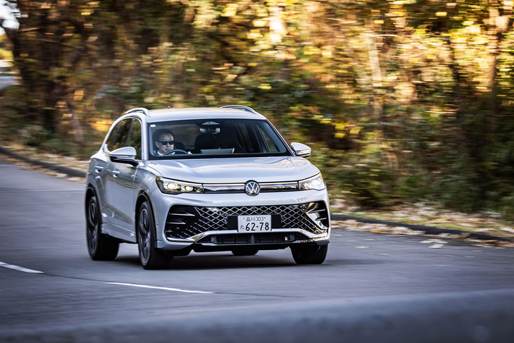 シャシーは従来の「MQB」の進化版となる「MQB evo」を採用。ボンネットの位置を高めることでSUVらしい力強さを強調している。空力性能を追求し、Cd値が0.33から0.28へと向上したのも新型「ティグアン」の特徴。