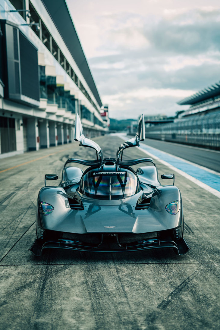 アストンマーティン・ヴァルキリーAMR Pro（ガルウイングドア）