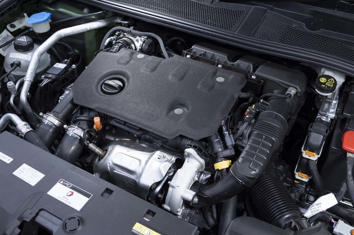 フロントに積まれる1.5リッター直4ディーゼルターボエンジンは最高出力130PS、最大トルク300N・mを発生する。