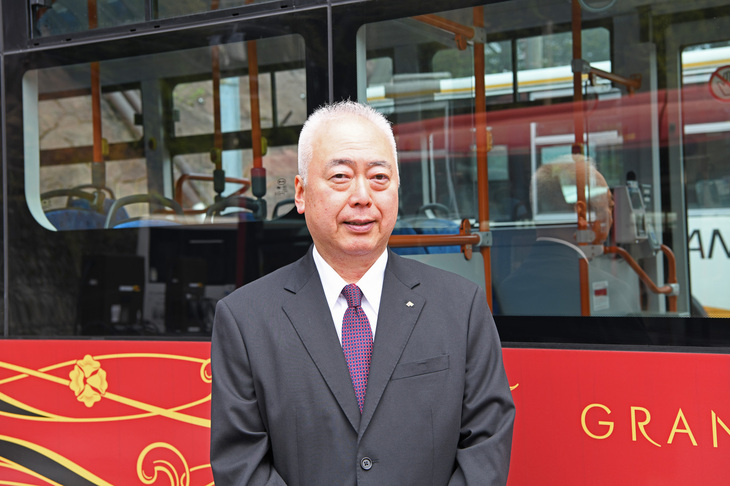 南海りんかんバスの和田純一社長。「高野山は信仰の聖地。大型電動バスの導入は環境対策として最適であると考えました。クリーンな空気と、高野山が持つ特別な雰囲気の維持にもつながります」と話す。