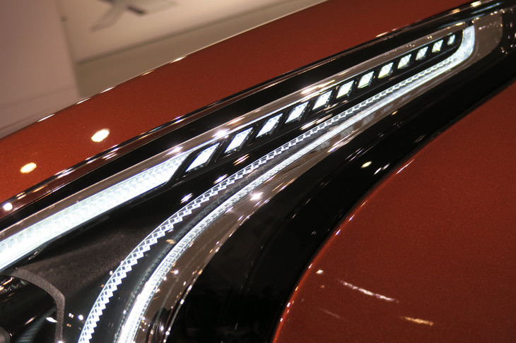 キャデラックXT4スポーツ（ヘッドランプ）