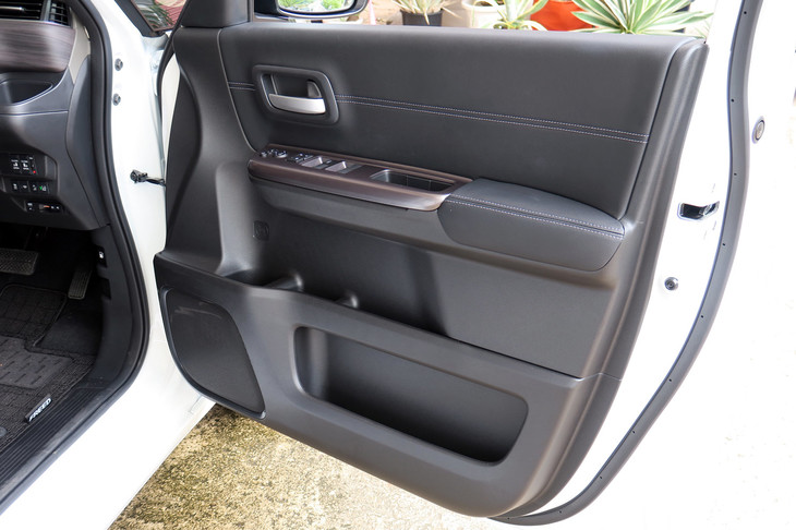 ホンダ・フリードG（FF）（ドアインナーパネル）