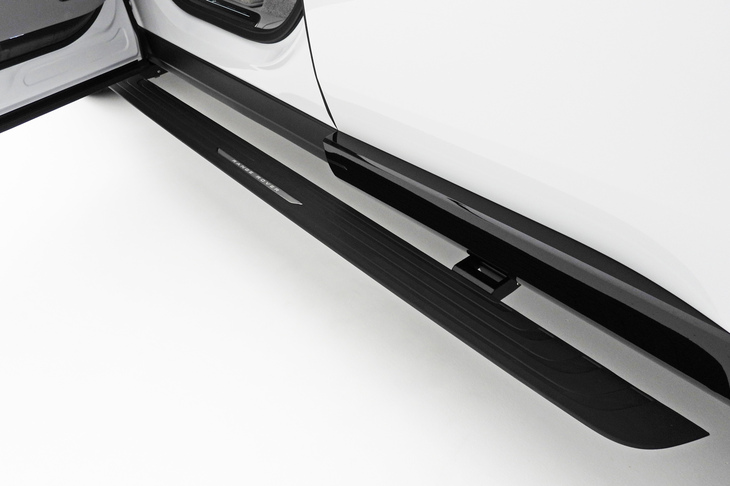 レンジローバーSVビスポーク1858エディション（ディプロイアブルサイドステップ）