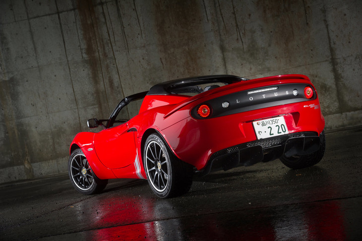 「ロータス・エリーゼ」に2018年モデルで追加された「スプリント」シリーズは、軽量化によって運動性能を高めた高性能バージョンである。