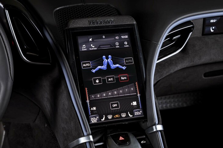 フェラーリ・ローマ スパイダー（エアコンのコントロールパネル）