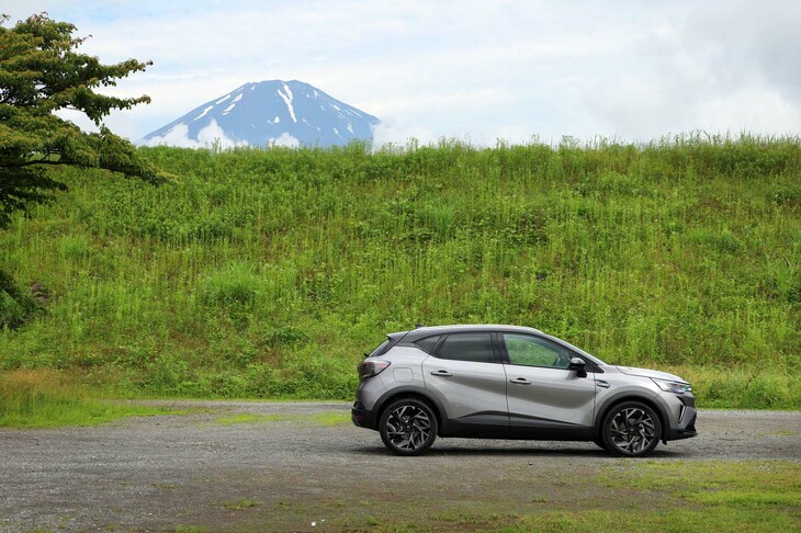 ボディーカラーには試乗車の「グリ ラファルM」を含む全5色が用意されている。