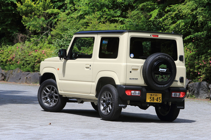 修理のしやすさや「長年使い込まれた際の風合い」（チーフエンジニア）を意識して、ボディーの塗装面にはすべて鉄板を使用している。