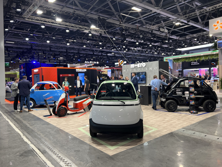 電動バブルカーを扱う、スイスのマイクロモビリティ社のブース。