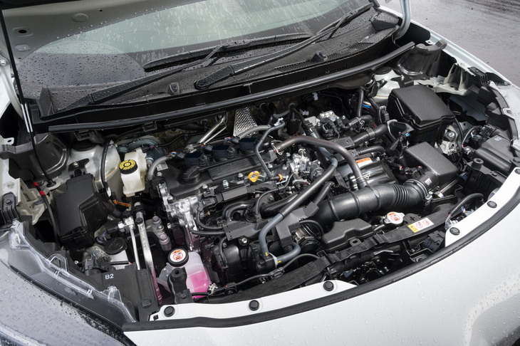 パワーユニットは1.5リッターガソリンエンジン、および同エンジンにモーターを組み合わせたハイブリッドの2種類。ともにFFと4WDが設定されるが、「GRスポーツ」では4WDは選べない。